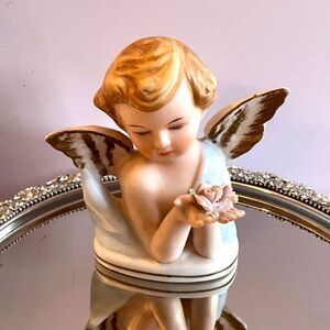 Beautiful vintage Arco angel with rose; must see